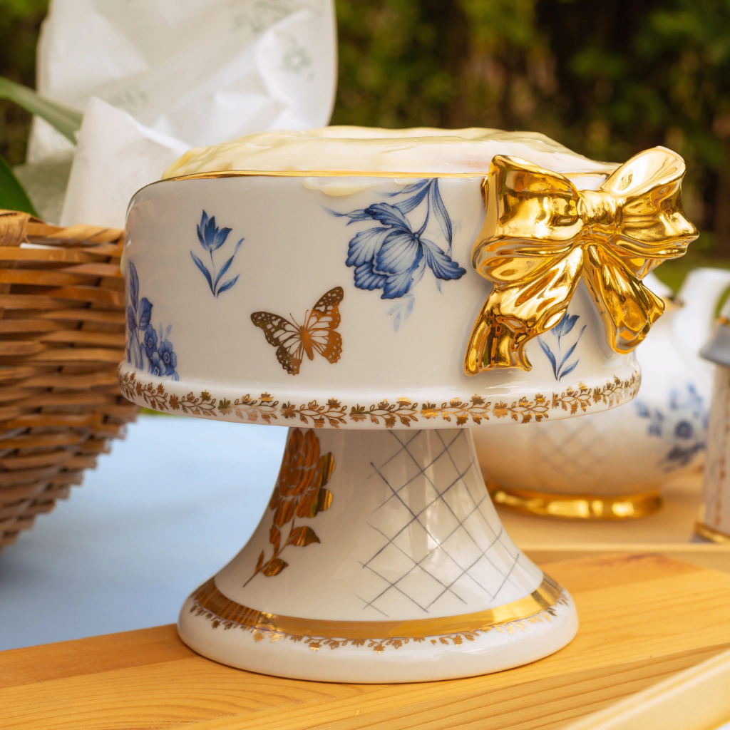 Panetoneira com Base Maison Laço – Edição Artesanal